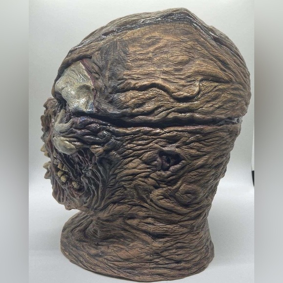 Friday the 13th Rubie’s Yellow Halloween Costume Deluxe Mask, Never used - Picture 7 of 12